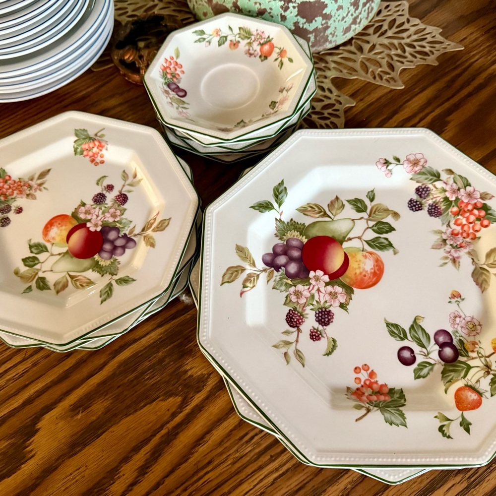 Vintage Johnson Brothers retired Fresh Fruit collection salad plates